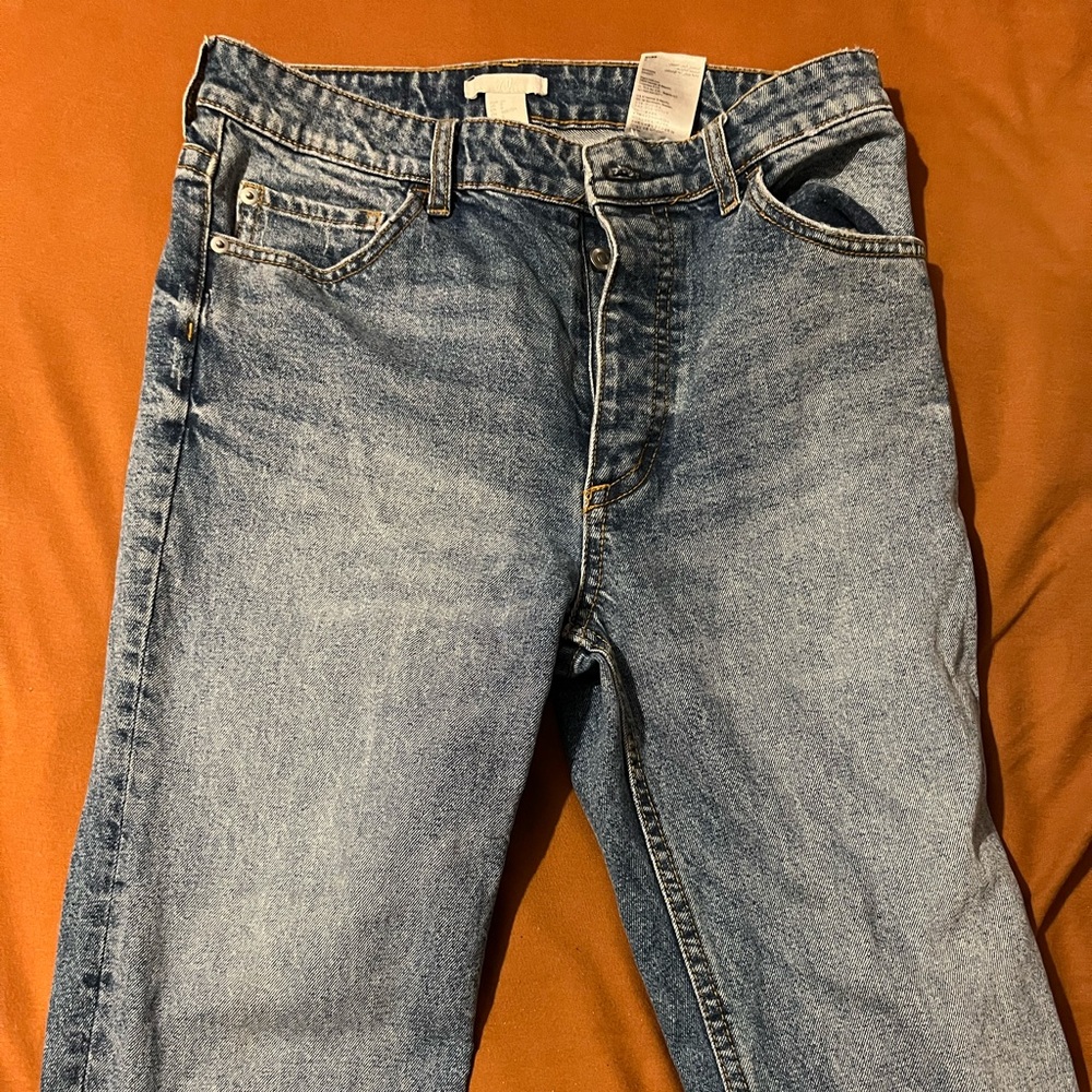 💥4/$20 H&M womens/juniors. Size 8 jeans. Worn twice. Great condition.